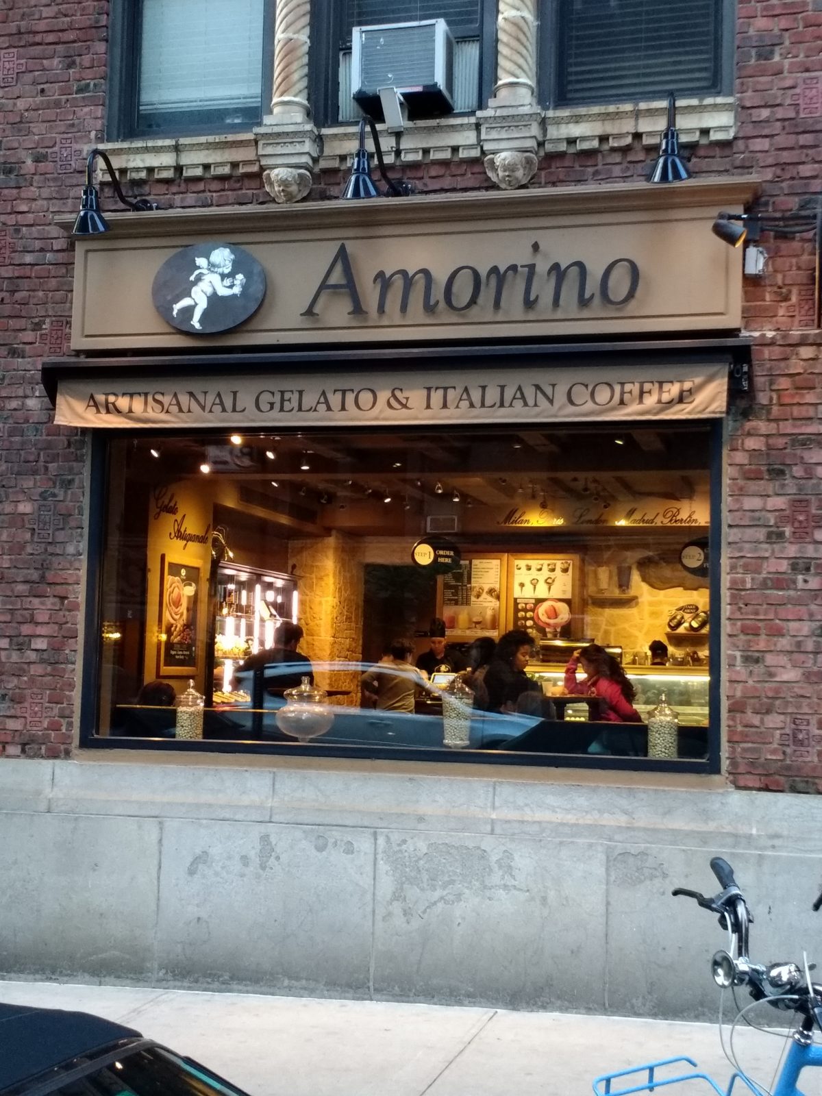 Review Vegan Gelato at Amorino Vegan Coach
